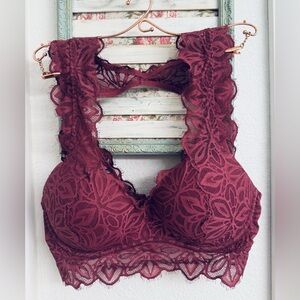 PINK Victoria’s Secret Date Bralette